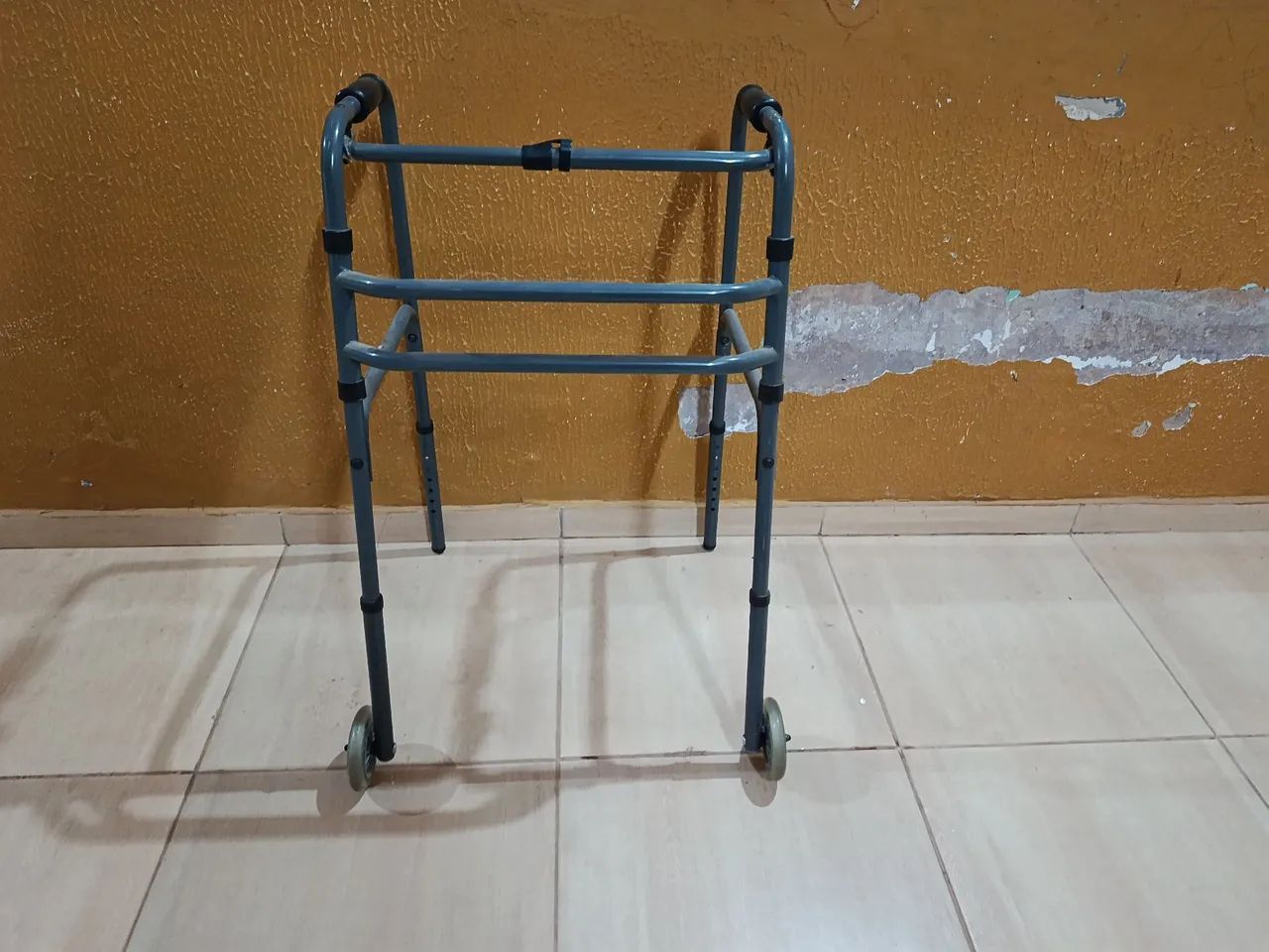 Andador com 2 rodas