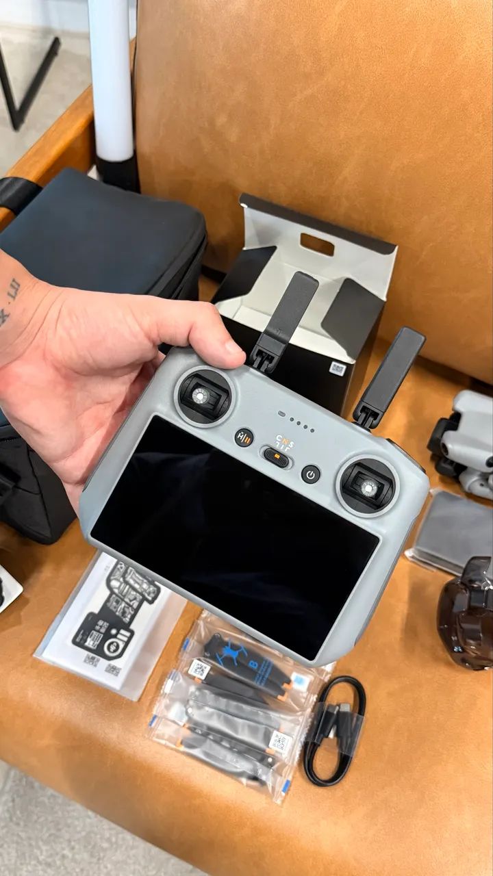 DJI Mini 5 Pro - Combo Fly More - Foto 5