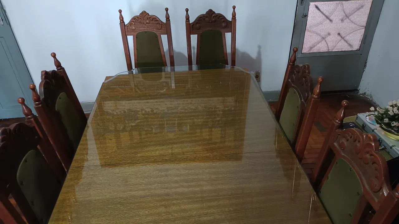 Conjunto mesa e 6 cadeiras colonial 