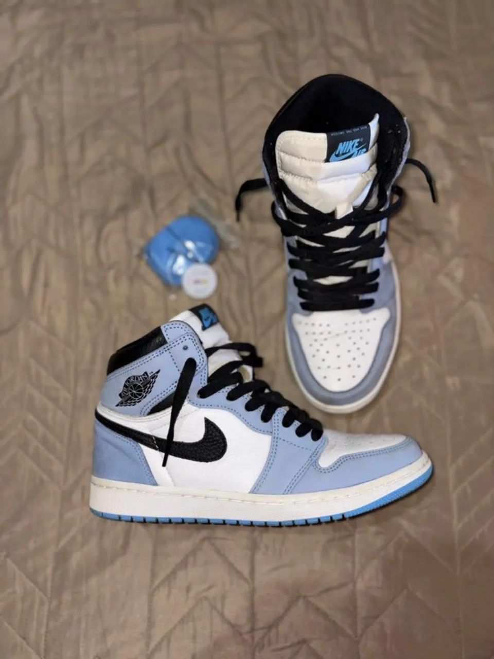 Air Jordan 1 High University Blue