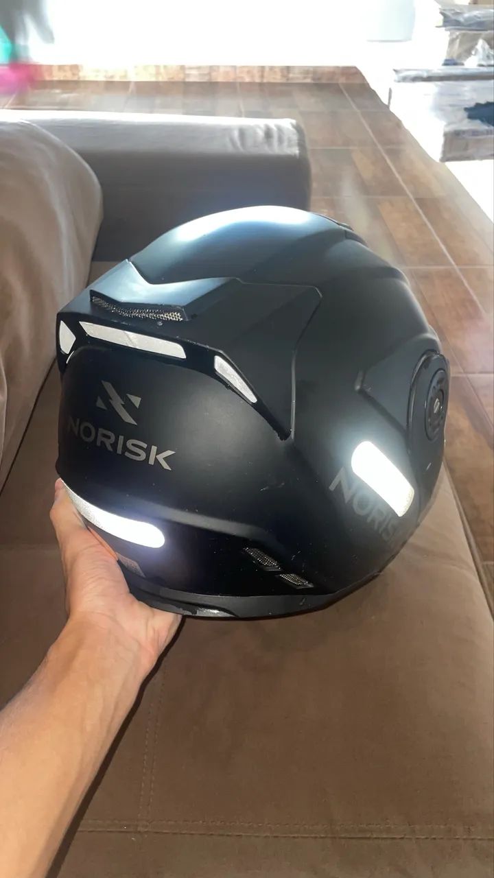Capacete de ótima qualidade - Foto 2