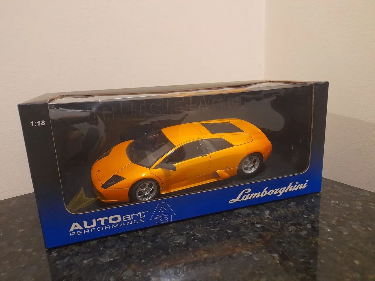 Miniatura Lamborghini Murciélago 1:18 Autoart 