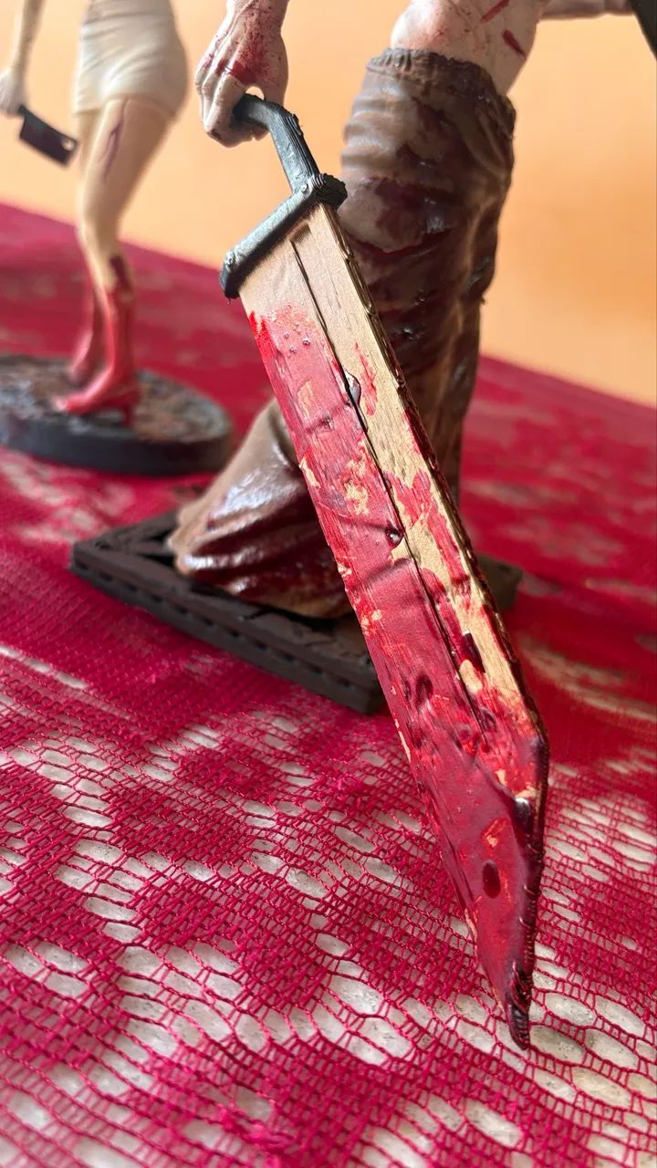 Kit Silent Hill Exclusivo: Pyramid Head 25 cm e Nurse 19 cm. - Foto 4