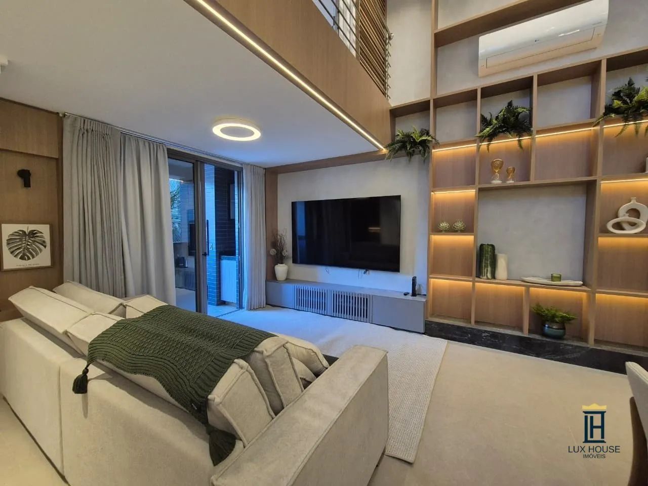 Lindo Loft Duplex com 3 quartos em Jurerê (à 160m da praia) - Foto 2