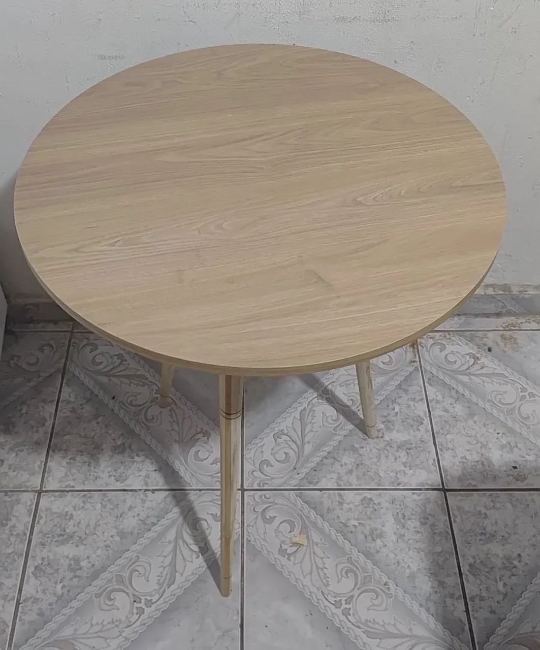 Vendo Mesa rodanda de madeira - Foto 2