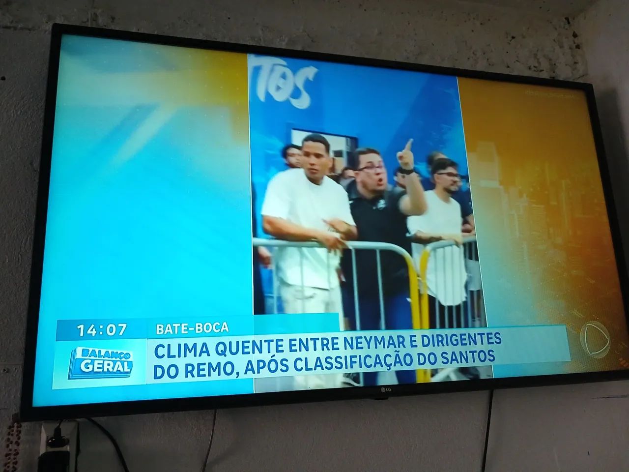 Vendo uma TV smart 