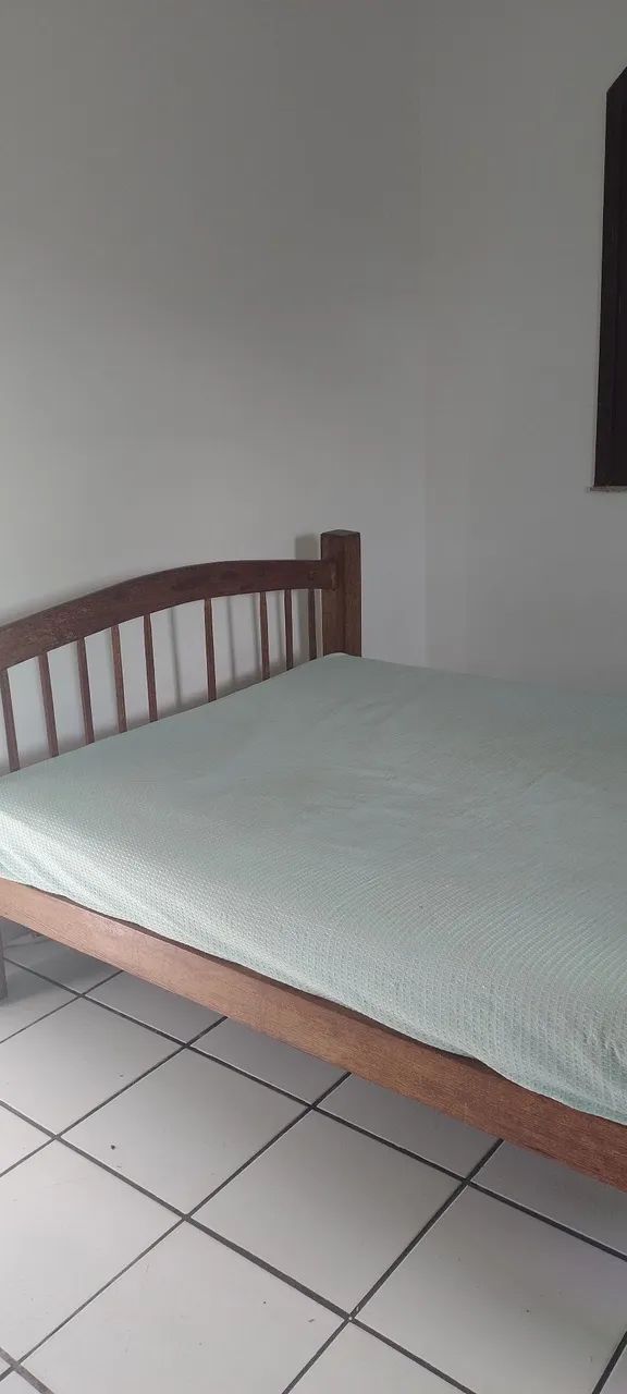 Vendo cama de casal com colchão 