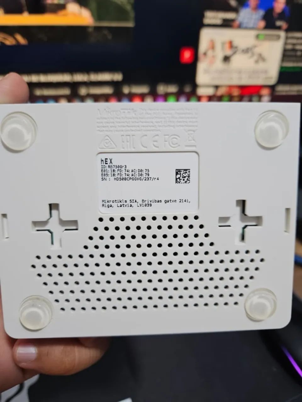 MikroTik RB750Gr3  - Foto 5