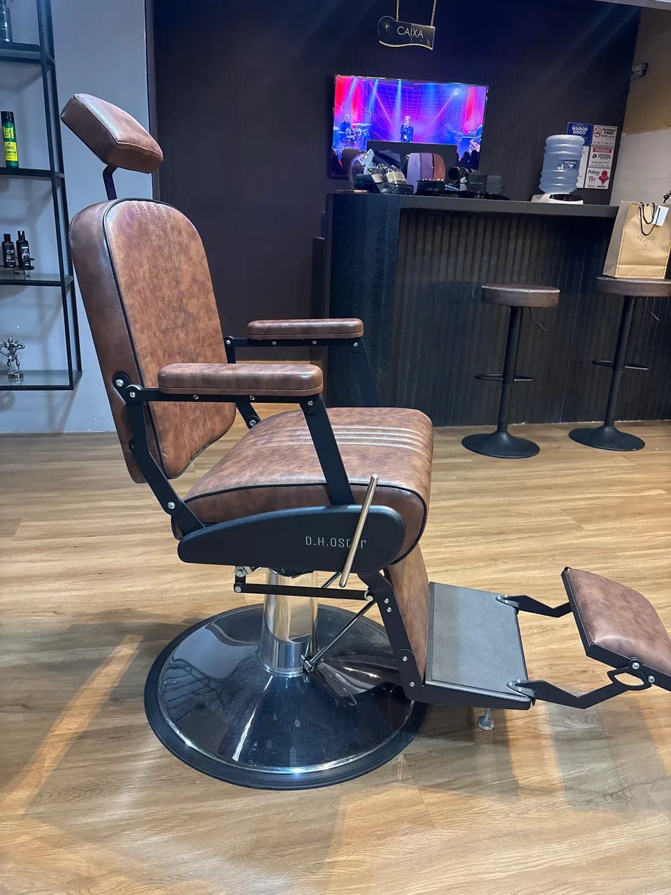 Cadeira de barbearia alto padrão  - Foto 4