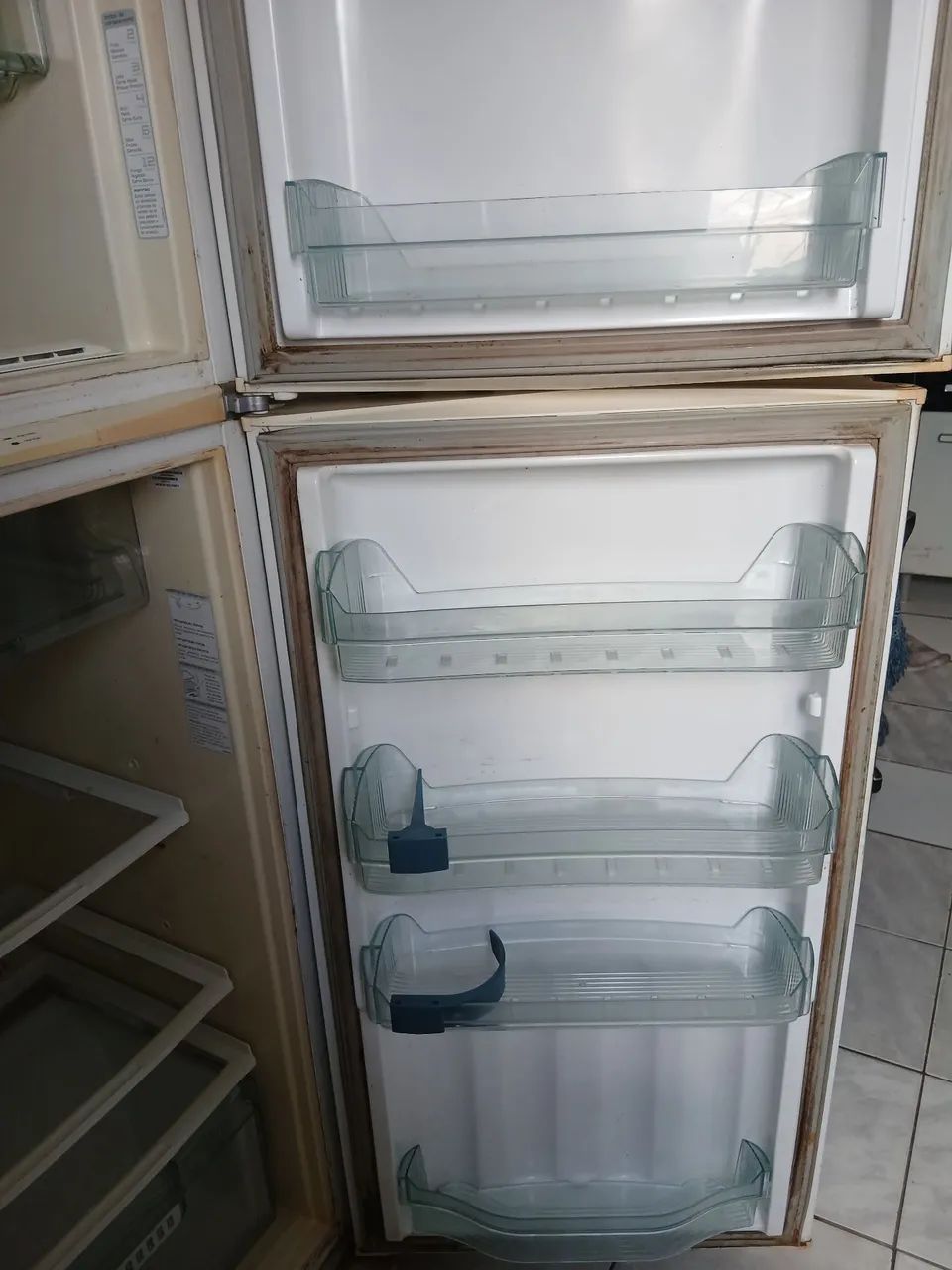 Vendo geladeira com defeito  - Foto 4
