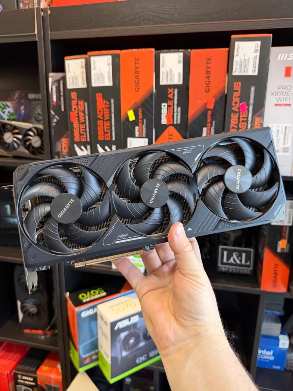 RTX 5070TI 16GB GIGABYTE WINDFORCE - Foto 2