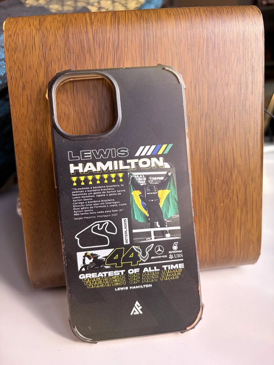 Capa iPhone 13 - Lewis Hamilton 