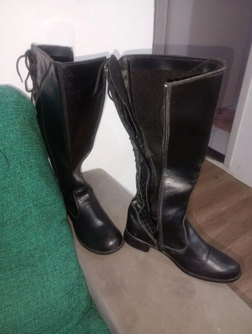 Vendo Bota Cano Alto Preta  - Foto 4