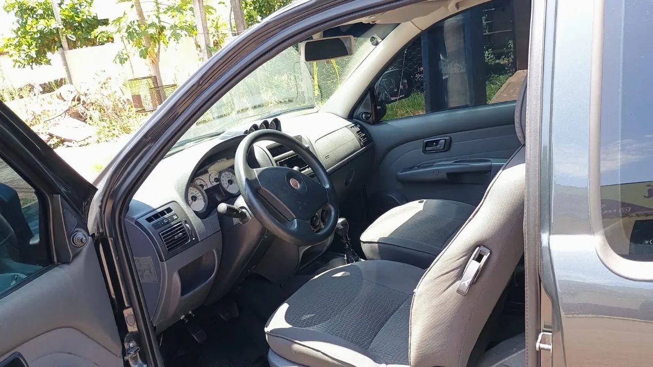 Fiat Strada Adventure 1.8/ 1.8 Locker Flex CE 2012 - Foto 4