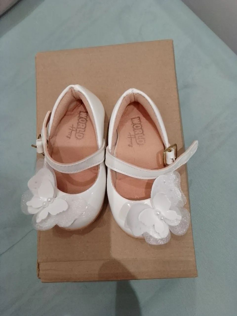 Sapato branco borboleta infantil 