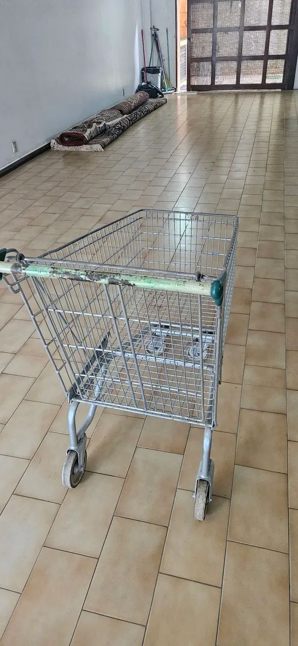 Carrinho para compras de condomínio. 