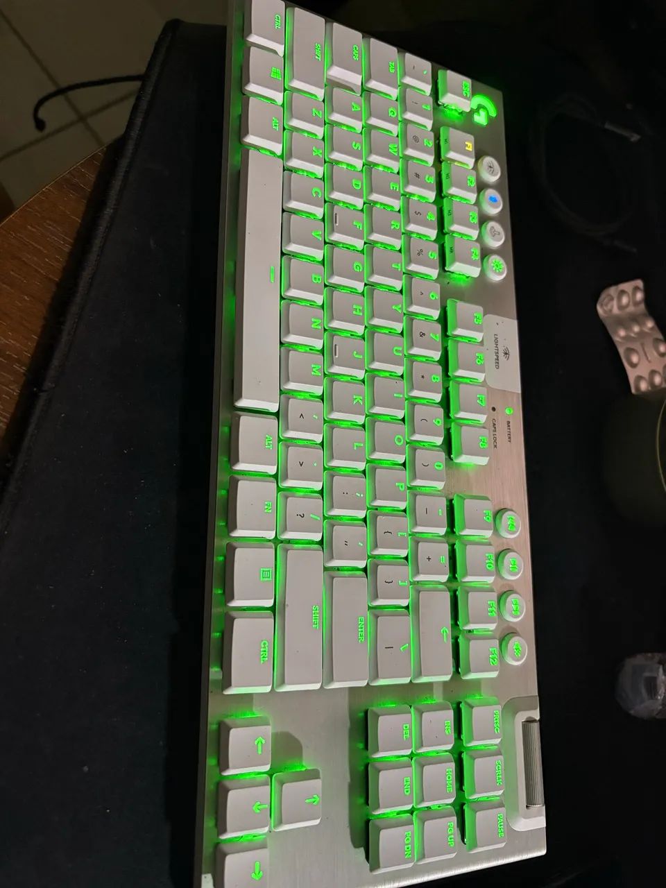 Teclado Gamer Logitech + Brinde