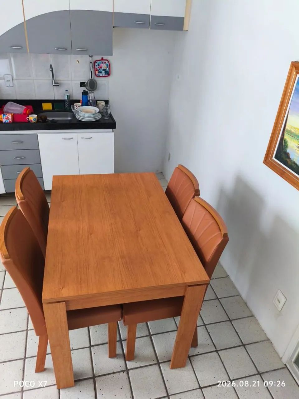 Vendo mesa e quatro cadeiras