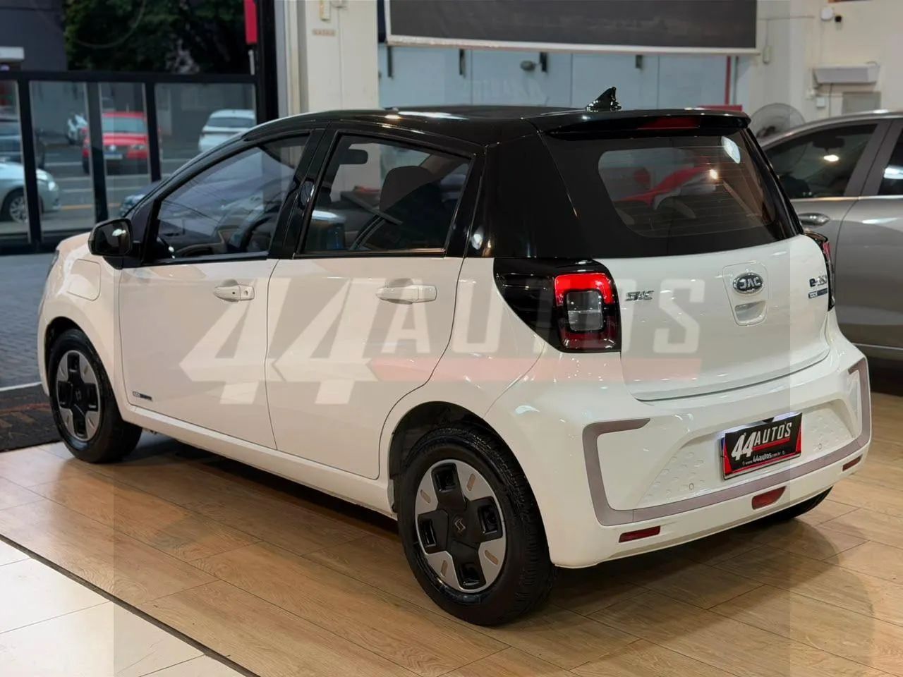 JAC E-JS1 62cv 5P Aut. (elétrico) 2023 - Foto 4