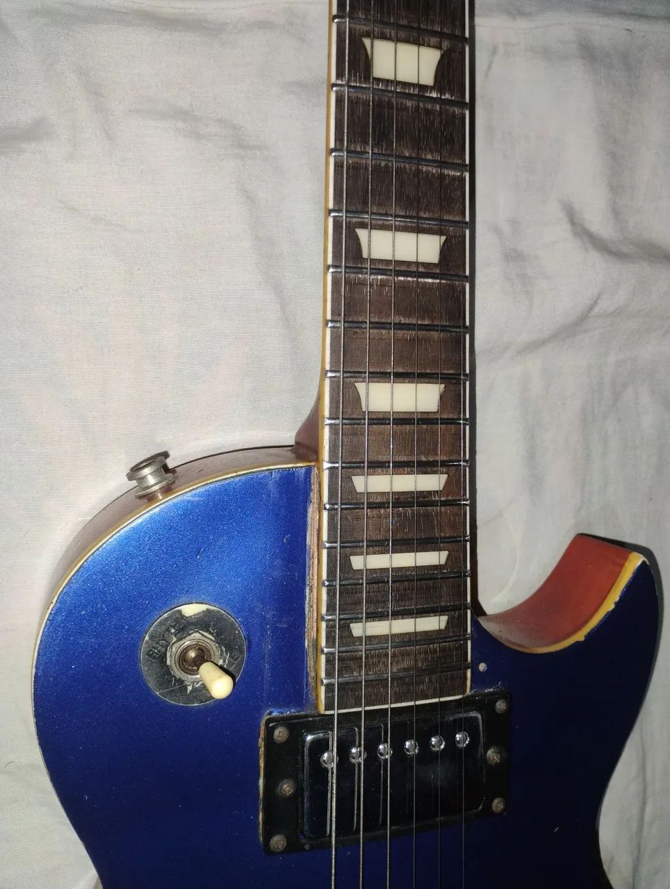 Guitarra com trastes inox 