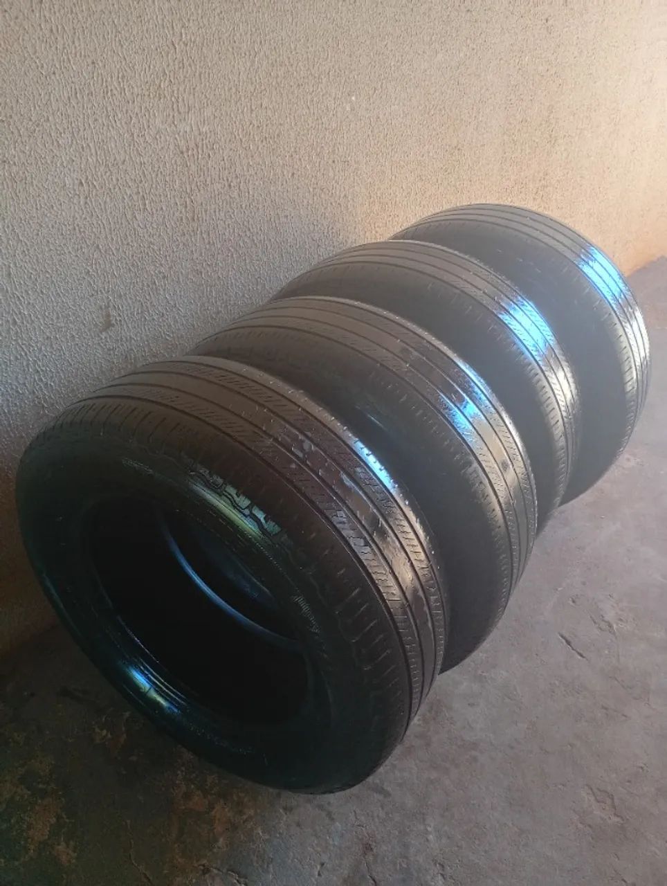 Pneu MICHELIN  R18/265/60, meia vida, em ÓTIMO ESTADO, por 400 reais cada um... - Foto 2