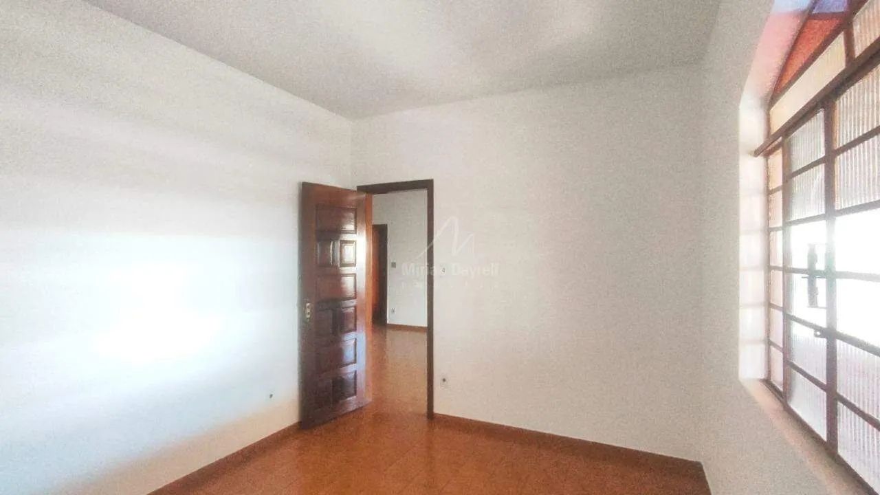 Casa Comercial/Industrial para Aluguel no Bairro Guarani (Frente)  230m², 3 Quartos e Vara - Foto 4