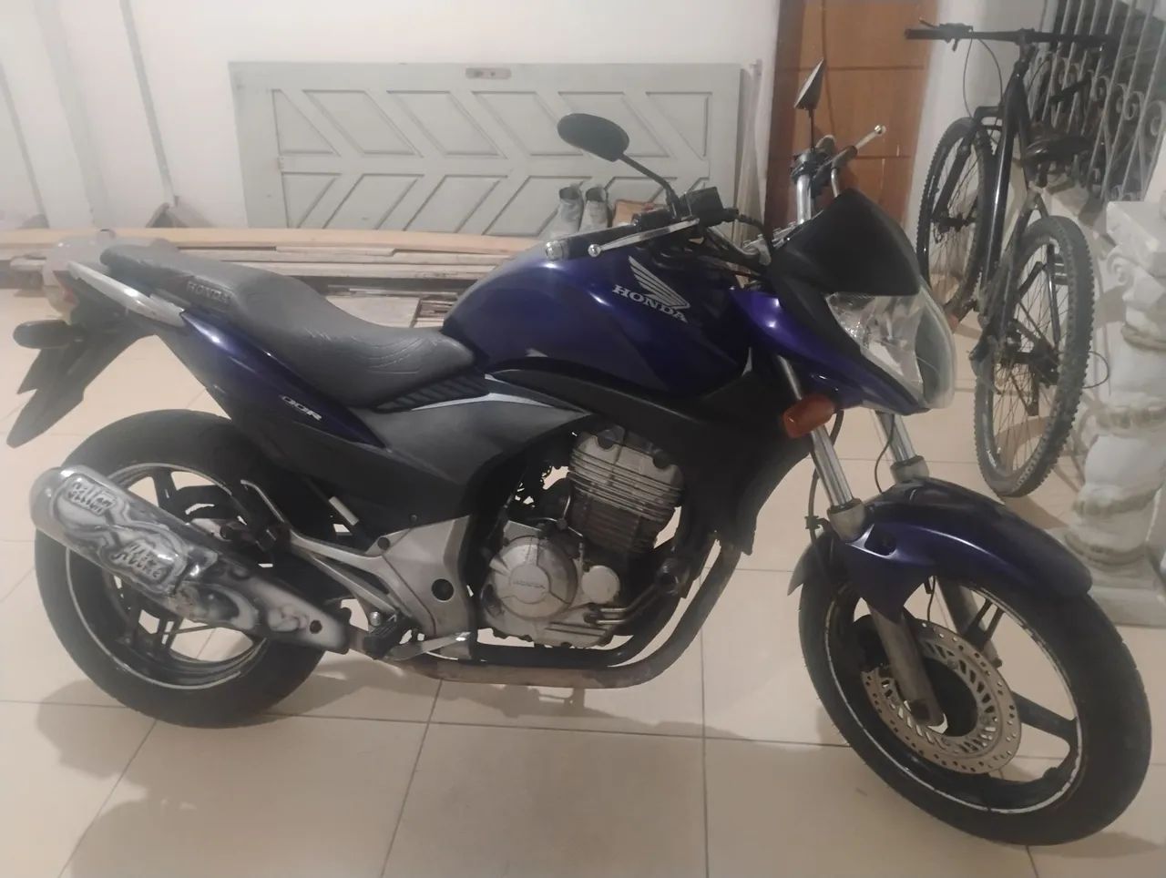 Vendo moto nova. Vale a pena conferir!