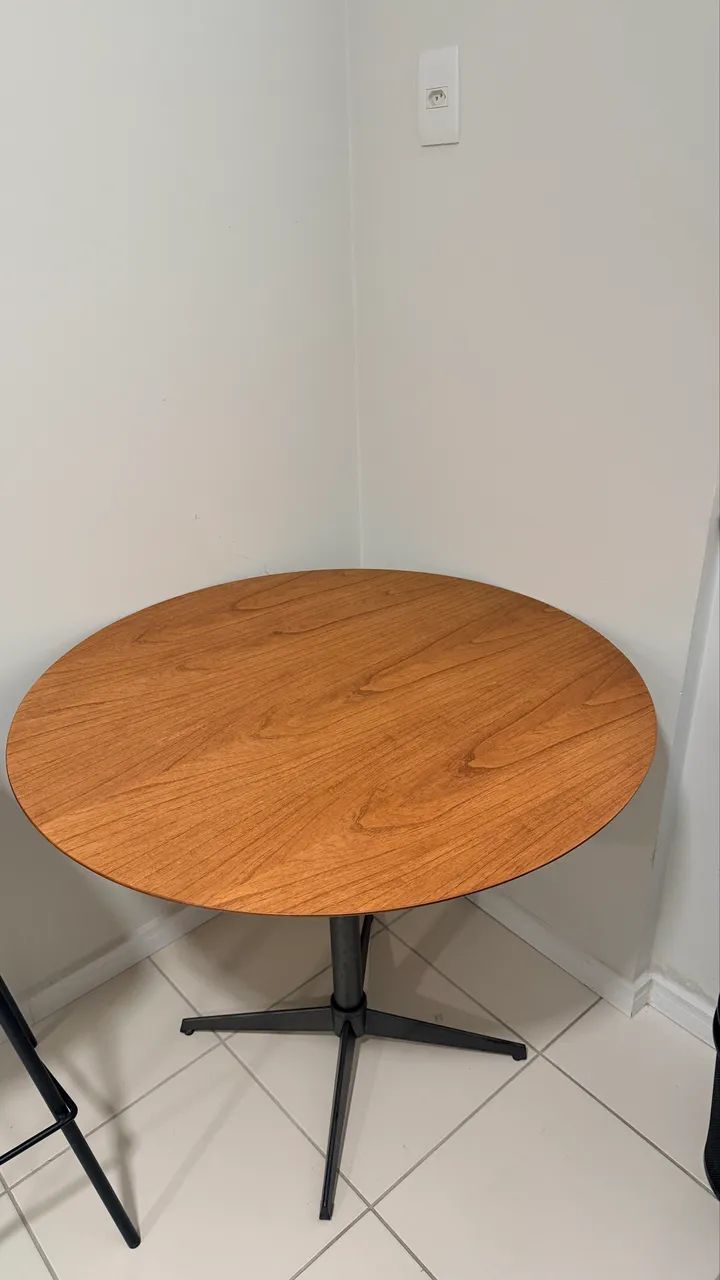 Mesa com tampo de madeira - Foto 2