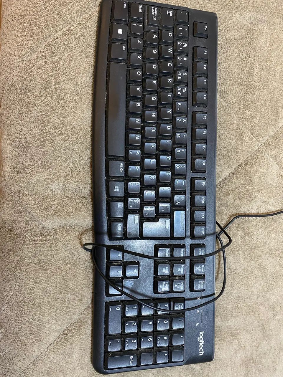 Teclado com fio USB Logitech K120 com Layout ABNT2 - Foto 3