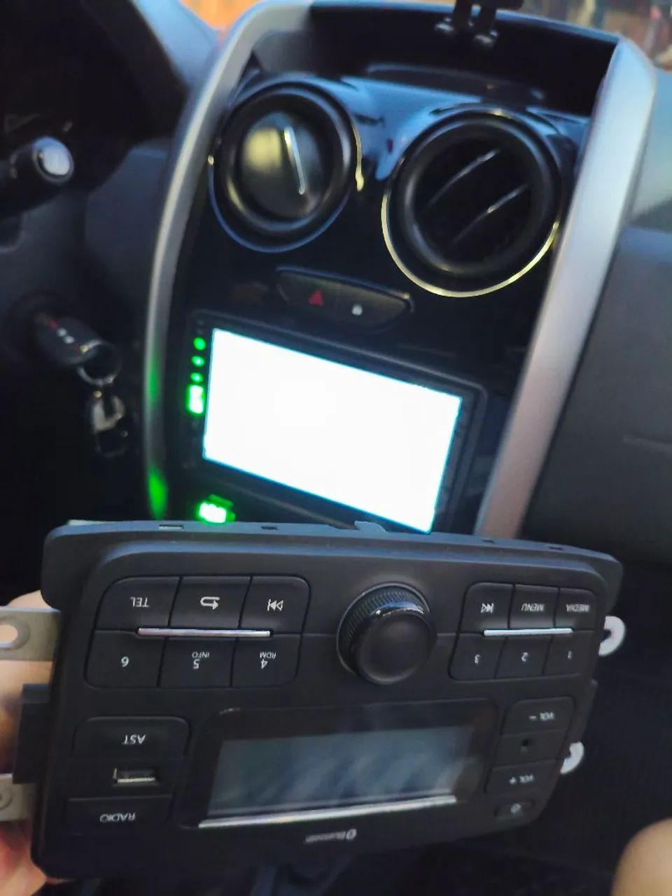 Rádio bluetooth original da Duster 2019 - Foto 2