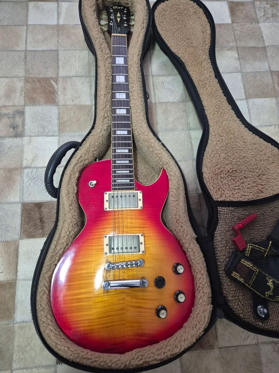 Kit Guitarra Cort CR250 com case Solid Sound e Cubo Peavey Backstage II - Foto 2