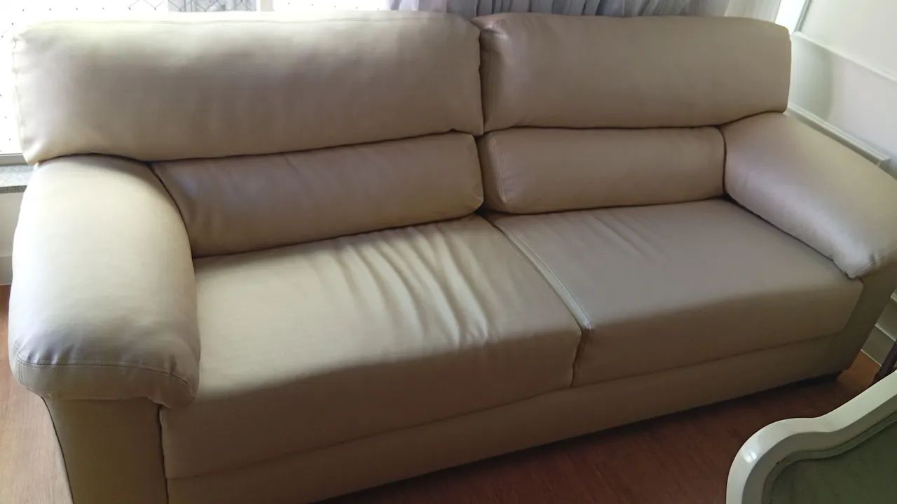 Sofá em couro ecológico 