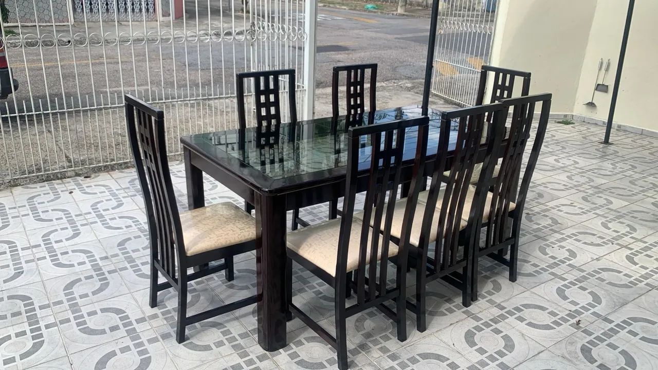 Mesa de Jantar com Tampo de Vidro c/ 7 Cadeiras 