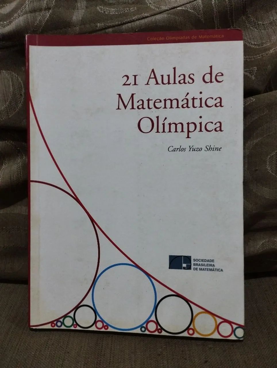 Livro de matemática olímpica.
