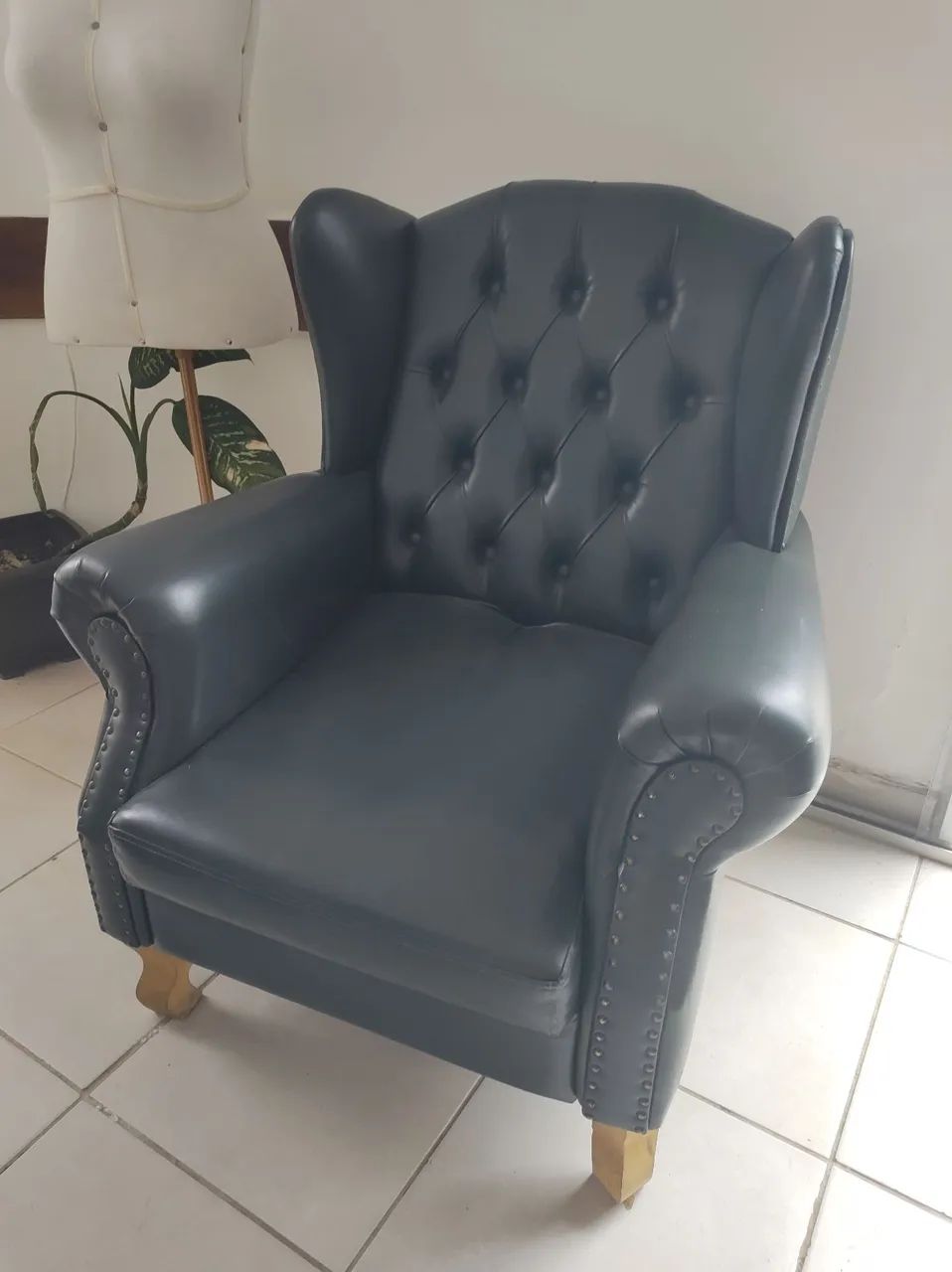 Poltrona de couro estilo chesterfield verde - Foto 2
