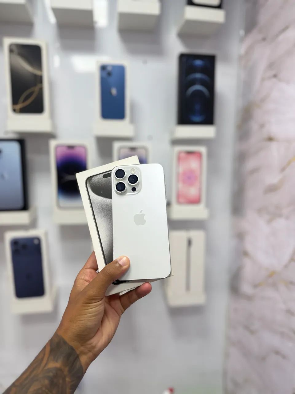 IPHONE 15 PRO MAX 256GB BRANCO - Foto 2
