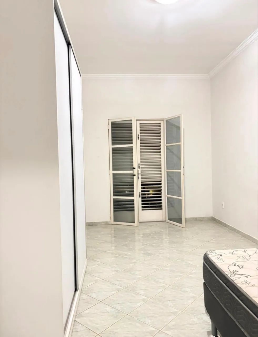 Aluguel de Quarto com despesas inclusas (ótima localização)