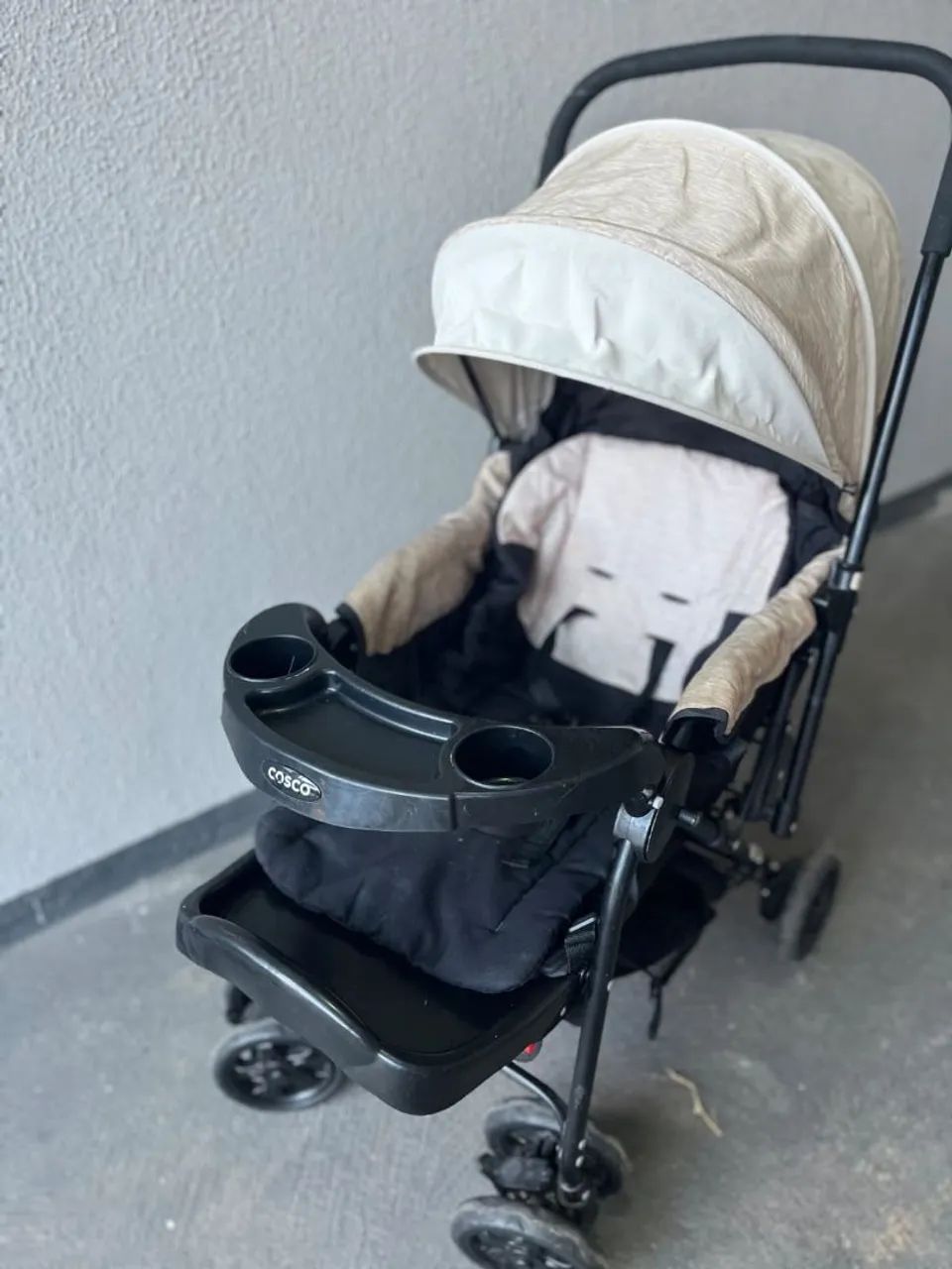 Carrinho e bebe conforto Cosco