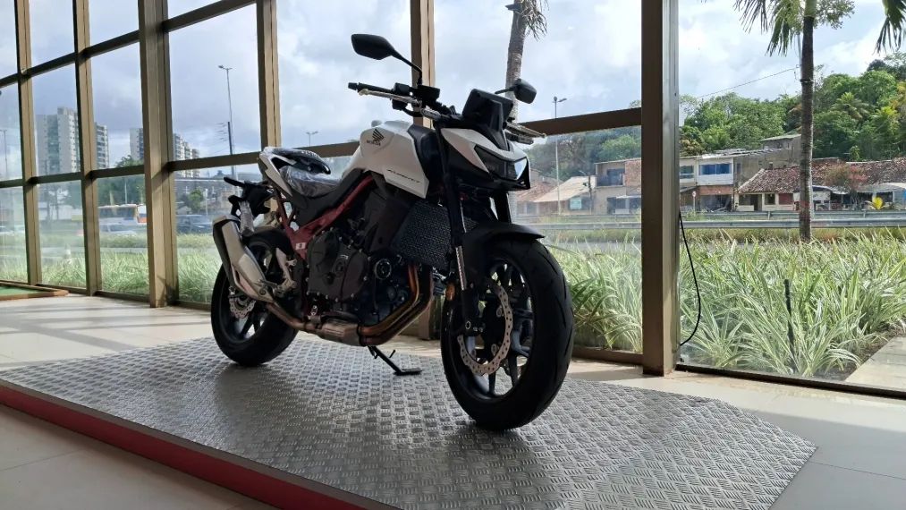 HONDA HORNET 750 0KM.