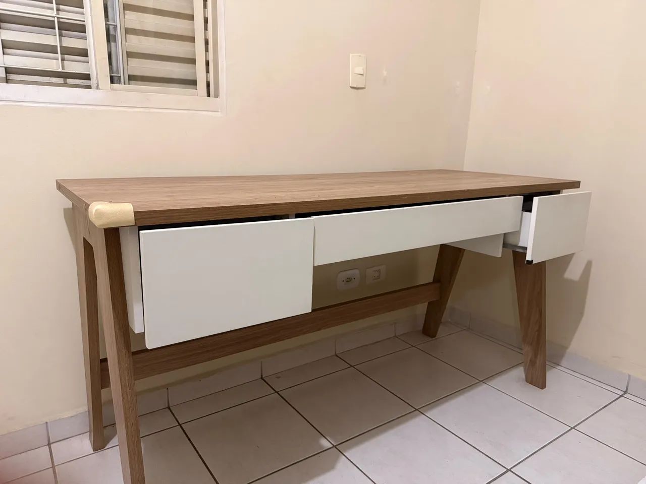 Mesa escritório com 3 gavetas - Foto 3