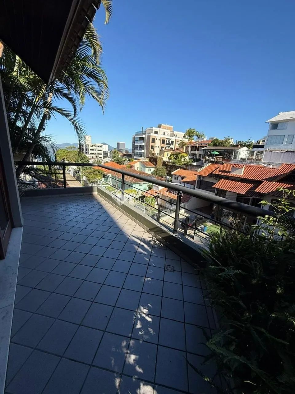 Casa em Coqueiros com 1 suíte master + 2 demi-suítes - Foto 4