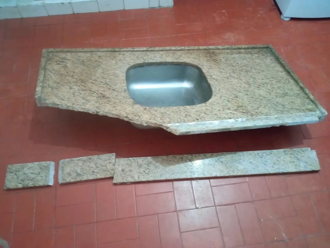 STONE SINK WITH STAINLESS STEEL BASIN (WITH DAMAGE)