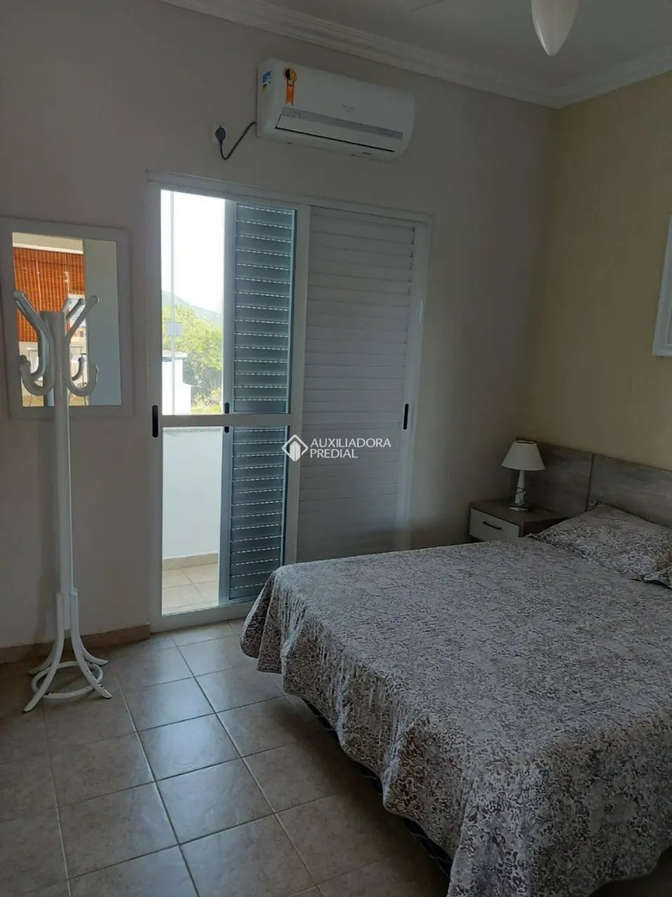 Casa transformada em Pousada, 5 quartos na praia da Daniela em Florianópolis-SC. - Foto 4