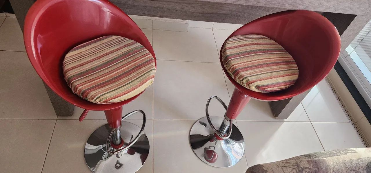 2 banquetas altas