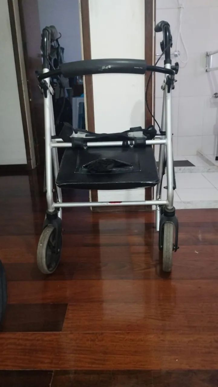 Andador com rodas