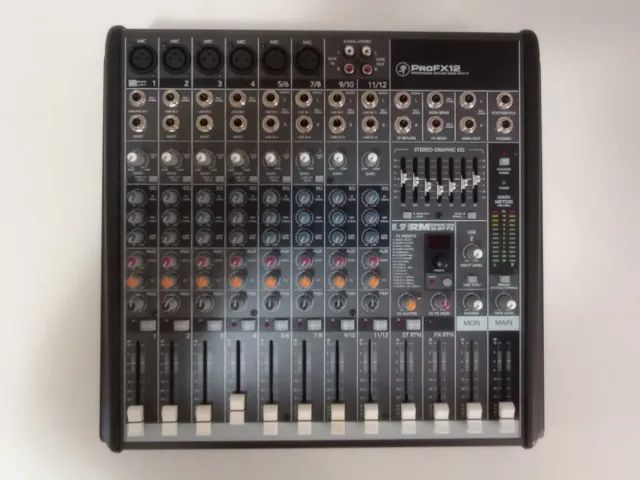 Mesa de Som Mackie ProFX12 - 12 Canais USB com Efeitos