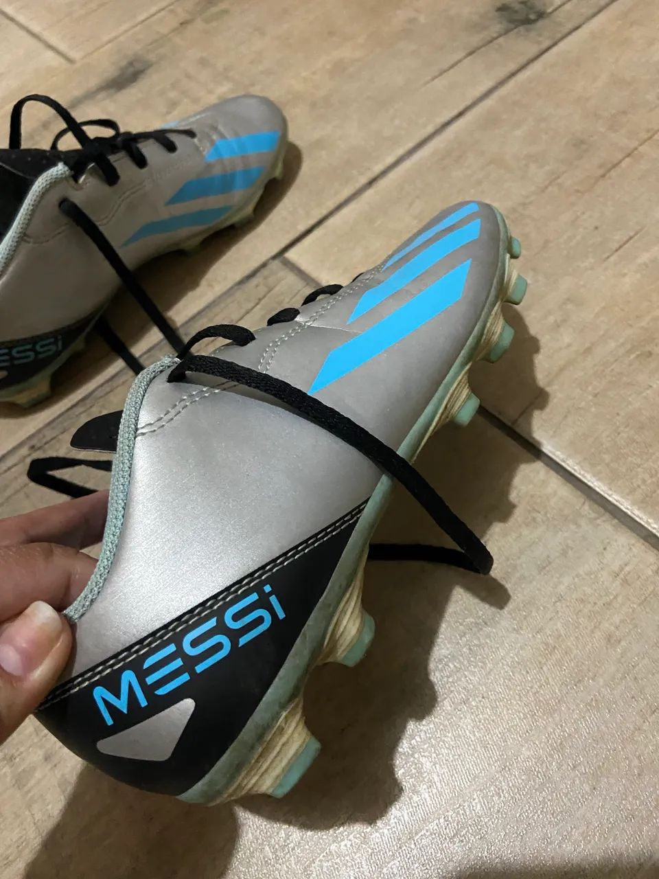 Chuteira Messi campo