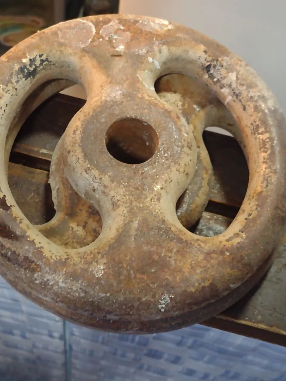 Anilhas de academia 50 kg já vai com uma barra w de brinde  - Foto 2
