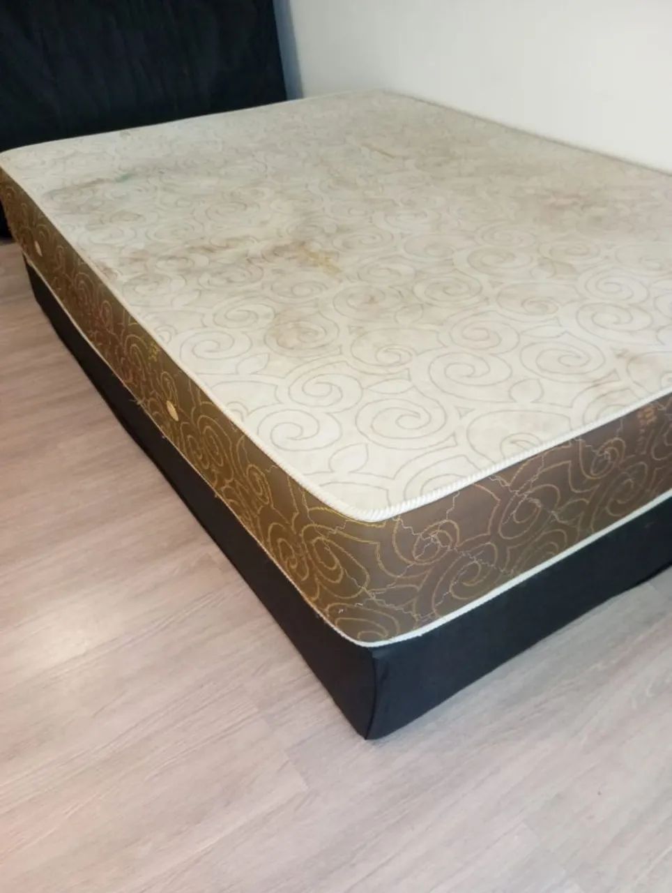 Cama box e colchao de casal  ( $$ 300 ) *