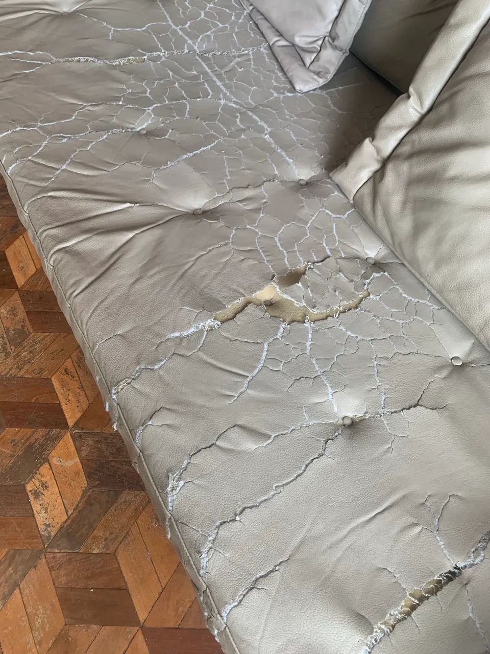 Sofá couro - precisa trocar ou usar capa
